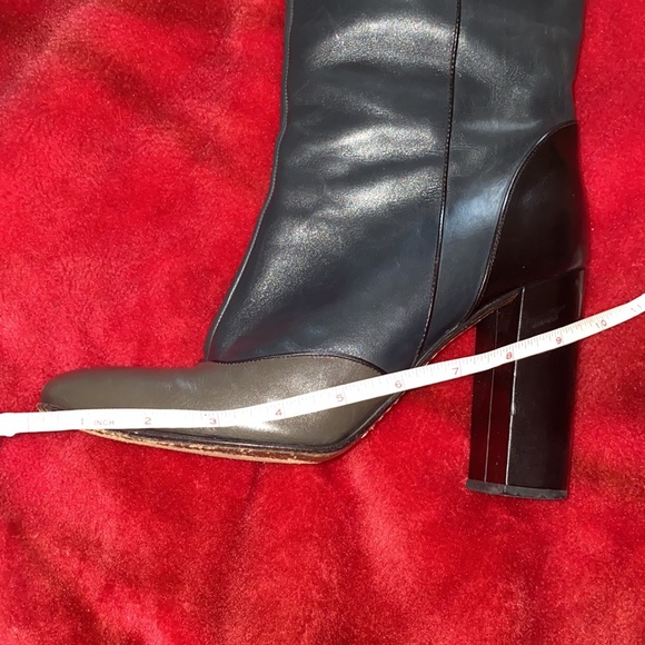 Louis Vuitton - Picture 8 of 8